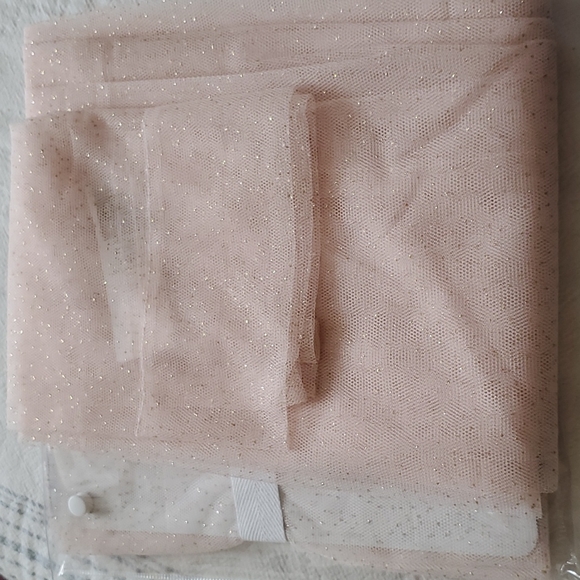 POTTERY BARN/TEEN SPARKLE TULLE SIZE 44×108 NEW NEVER USED - Picture 8 of 12